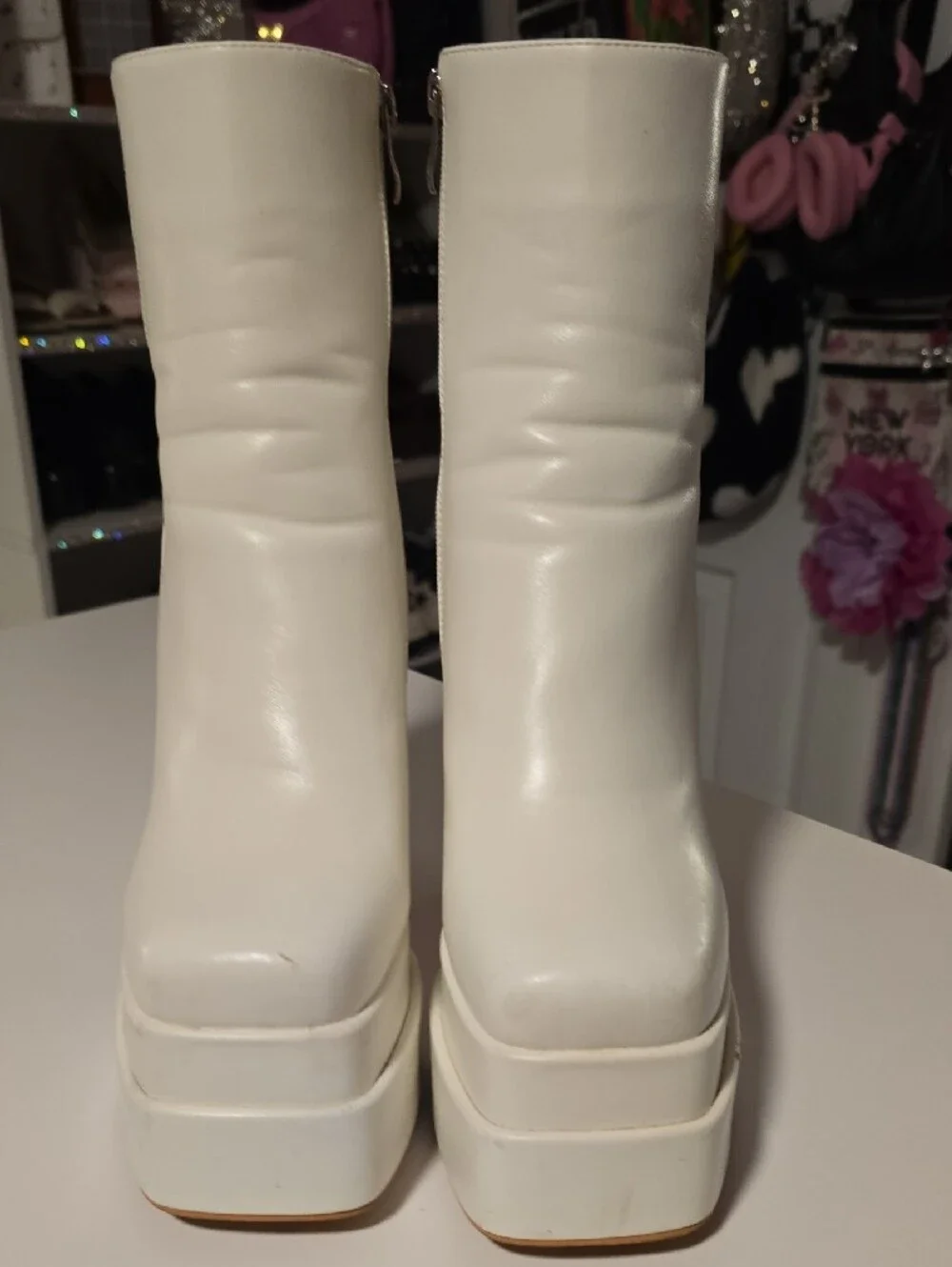 Wetkiss sleek white
